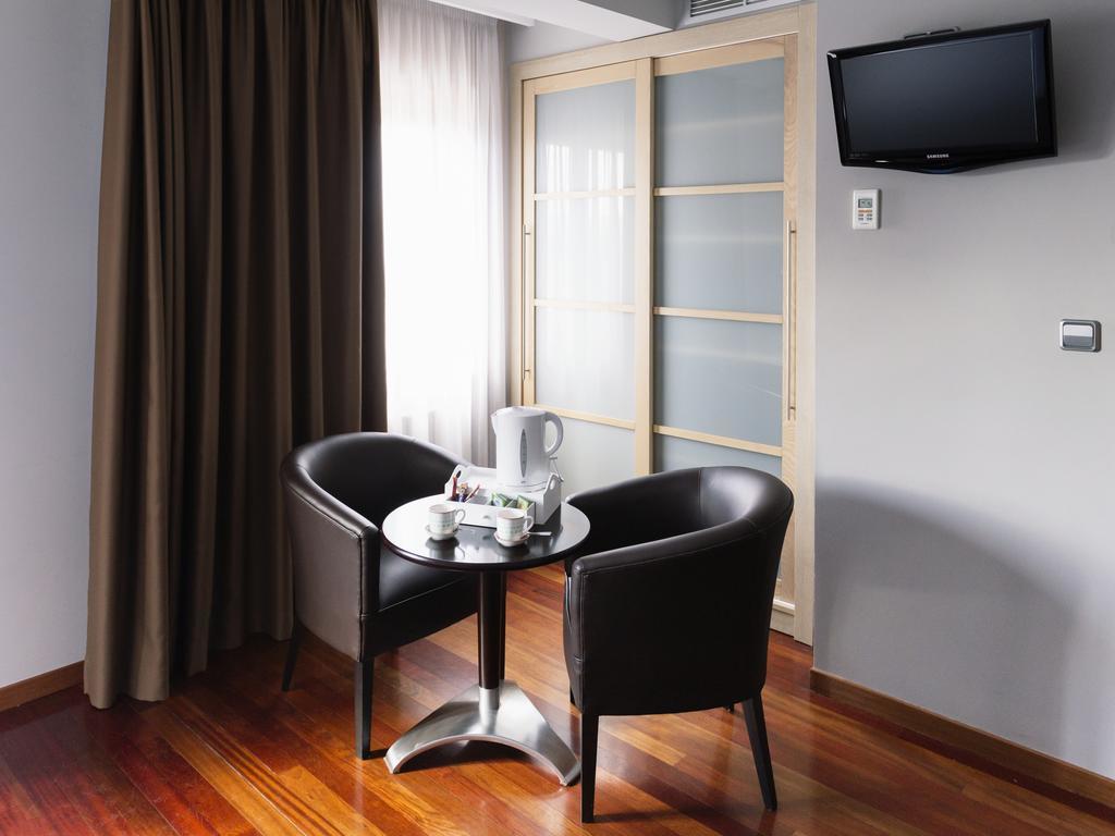 Hotel Valencia Ferrol Extérieur photo